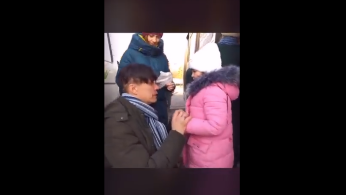 Hem ağladı, hem ağlattı! Cepheye giden baba kızına böyle veda etti