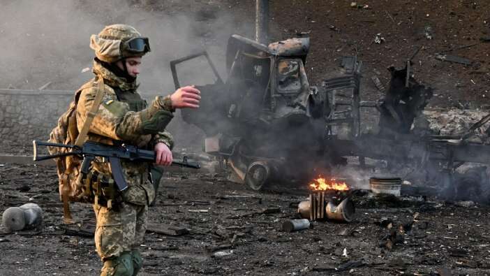 Ukrayna: Rusya'ya ait 14 uçak, 8 helikopter, 102 tank ve 3 bin 500'den fazla asker vuruldu