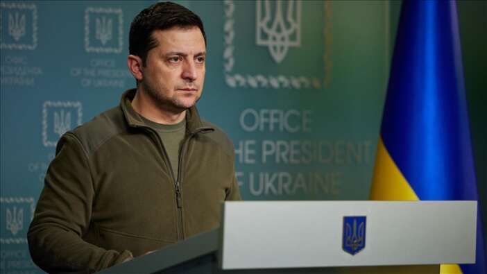 Zelenskiy: Ben buradayım, silahları bırakmayacağız!