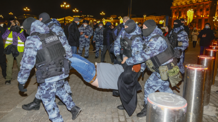 Rusya'da savaş karşıtlarının protesto eylemlerinde 7. gün: 7 bin 500 gözaltı