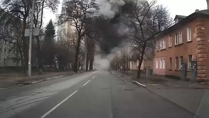 Ruslar Chernihiv'de sivil hedefleri vurdu: O anlar kameraya yansıdı