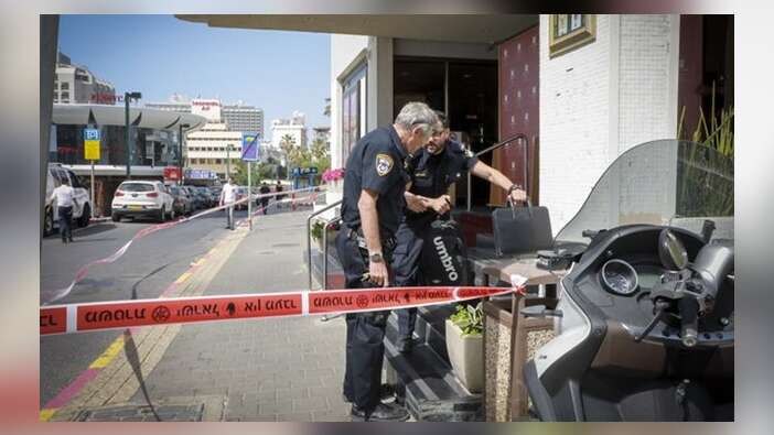 Tel Aviv'de Trump'ın ziyareti beklenirken araç yayaların arasına daldı!