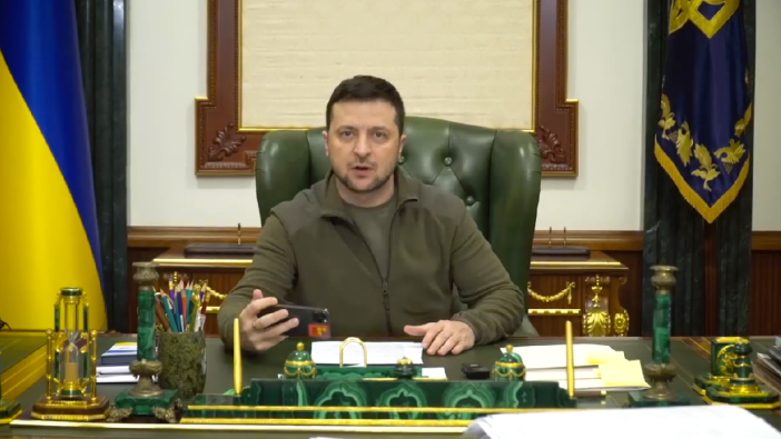 Zelenskiy'den yeni video: Kiev'de kalıyorum, saklanmadan ve kimseden korkmuyorum