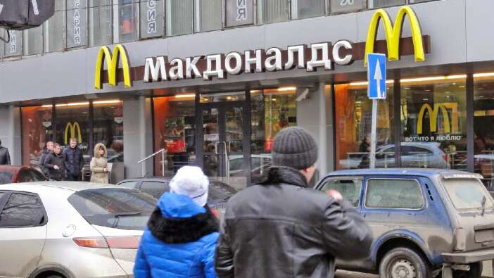 McDonald's Rusya'daki 850 restoranını geçici olarak kapatacak!