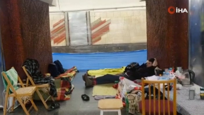 Rus tehdidi altındaki Kievliler metro istasyonlarında