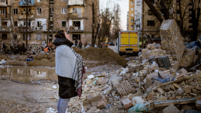 Rusya, Kiev'de sivilleri hedef aldı! Ölü ve yaralılar var