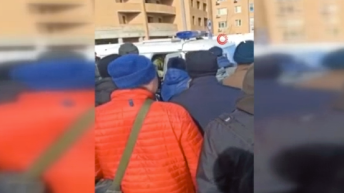 Ukraynalılar, Rus askerlerinin önünü böyle kesti!