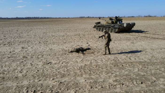 Rus askeri para ödülü karşılığında tankıyla beraber Ukrayna’ya teslim oldu