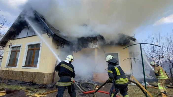 Kiev’de top mermisi eve isabet etti