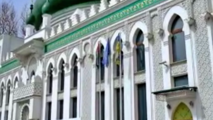 Ukrayna'da işgalin gölgesinde ilk cuma namazı kılındı!