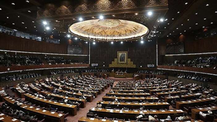 Pakistan'da Başbakan İmran Han'ın talebi sonrası meclis feshedildi