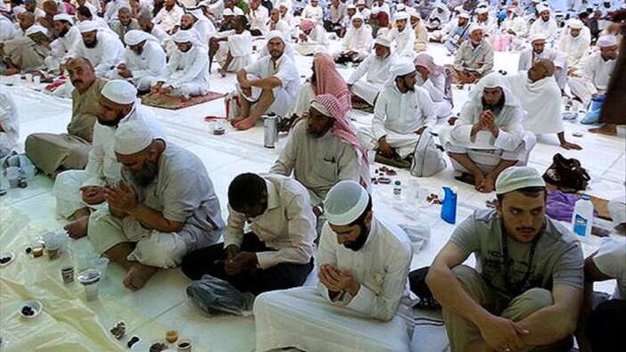 Mescid-i Haram'da 2 yıl aranın ardından ilk iftar!