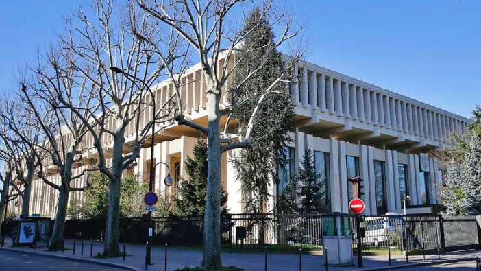 Fransa 35 Rus diplomatı sınır dışı edeceğini duyurdu!