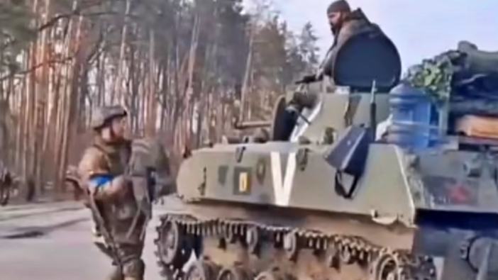 Savaş suçu: Ukrayna askerleri, teslim olan Rus askerlerini infaz etti!