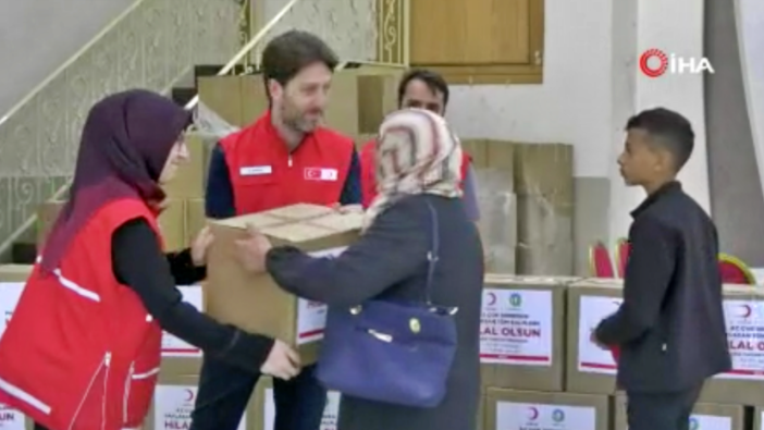 Türk Kızılayı, Batı Şeria'daki yoksul ailelerin yüzünü güldürdü!