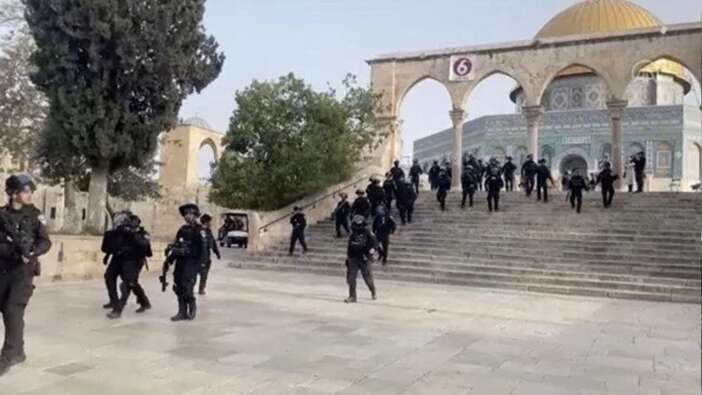 İsrail polisinden Mescid'i Aksa'ya bir saldırı daha