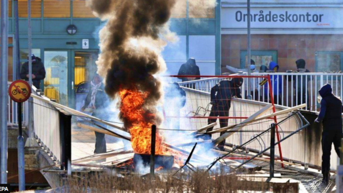 Kuran-ı Kerim'i ateşe vermişti: İsveç günlerdir iç karışıklık yaşıyor!