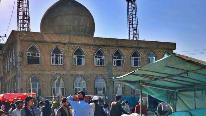 DAEŞ teröristleri camiye bombalı saldırı düzenledi: 31 ölü, 87 yaralı!