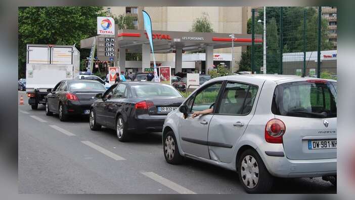 Fransa'da grev yakıt krizine neden oldu...
