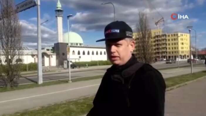Paludan'dan bir iblislik daha! Bu kez Stockholm'deki caminin önünde Kur’an-ı Kerim yaktı