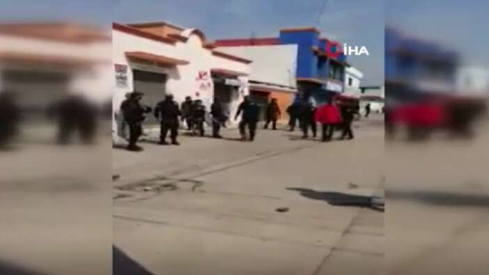 Belediye binasını basıp 31 çalışanı kaçırdılar!