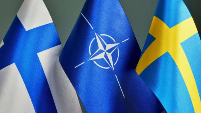 İsveç ve Finlandiya NATO üyeliği için resmen başvurdu