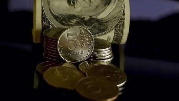 'Olağanüstü' faiz kararının ardından Ruble değer kaybetti