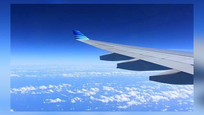 Myanmar'da kaybolan askeri uçağın parçaları denizde bulundu!