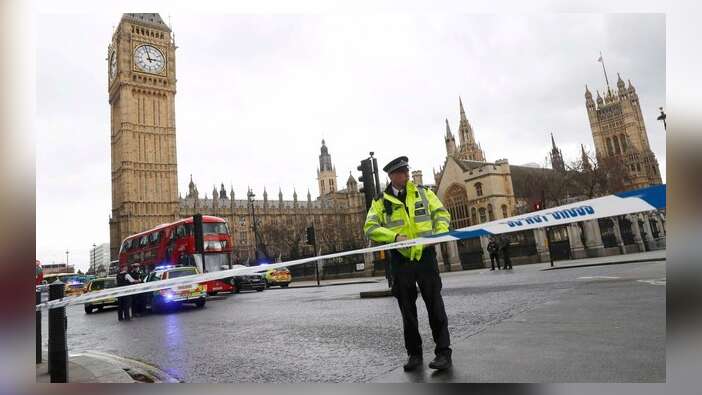 Londra'da ABD elçiliği yakınlarında bomba alarmı...
