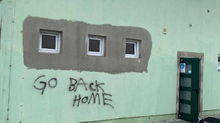 Avusturya'da camiye İslamofobik saldırı! Irkçı ve İslam karşıtı yazılar yazıldı