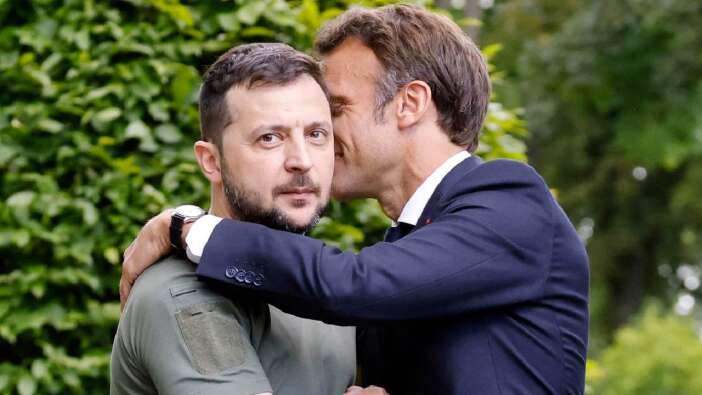 Liderler, Ukrayna’nın AB üyeliğine destek verdi! Macron - Zelenskiy kucaklaşması dikkat çekti