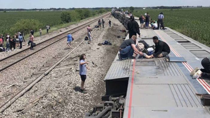 ABD'de tren kazası: İçinde tam 243 yolcu vardı...