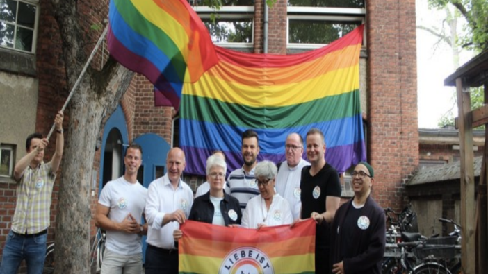 Almanya'da skandal! Sözde camide LGBT propagandası yapıldı