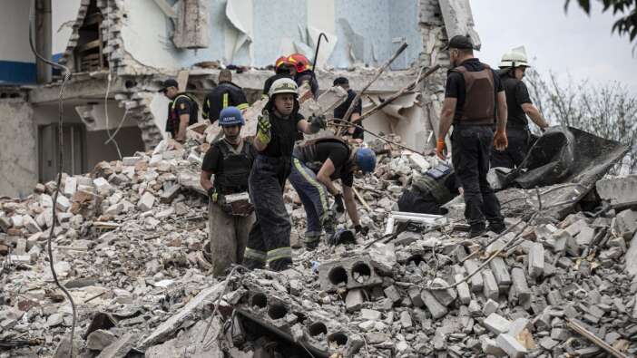 Ukrayna'ya roket saldırısı: 15 ölü, 6 yaralı!