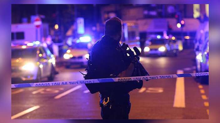 Londra'da teravih namazından çıkan Müslümanlara saldırı