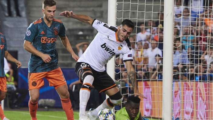 Uruguaylı forvet Maxi Gomez, Fenerbahçe'yi bekliyor!