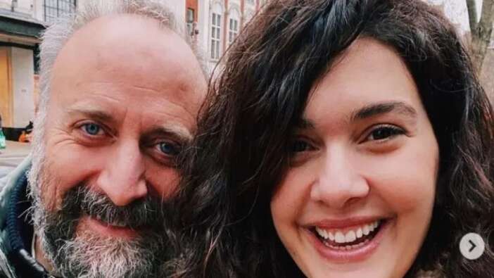 Bergüzar Korel yıllardır kıvırcık olan saçlarına veda etti! İşte oyuncunun yeni imajı!