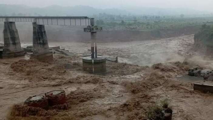 Hindistan'daki selde bilanço artıyor: 22 ölü, 8 kayıp