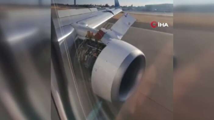 Havada korkunç anlar! Uçağın motorunu kaplayan metal paneli koptu