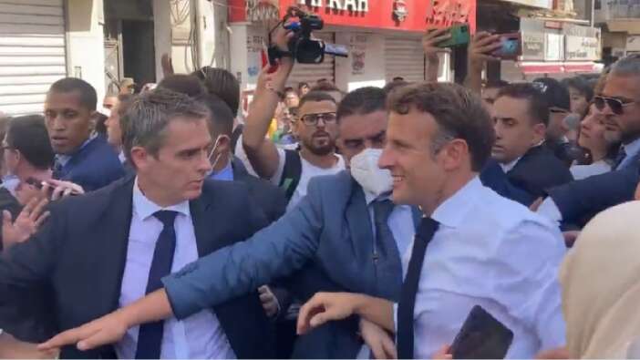 Macron'a Cezayir'de büyük şok! Apar topar aracına bindirildi