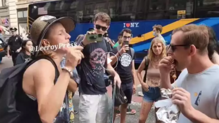 Eylem yapan vegan aktivistlerin karşısına geçti: Yaptığı şeyle şaşkınlık yarattı