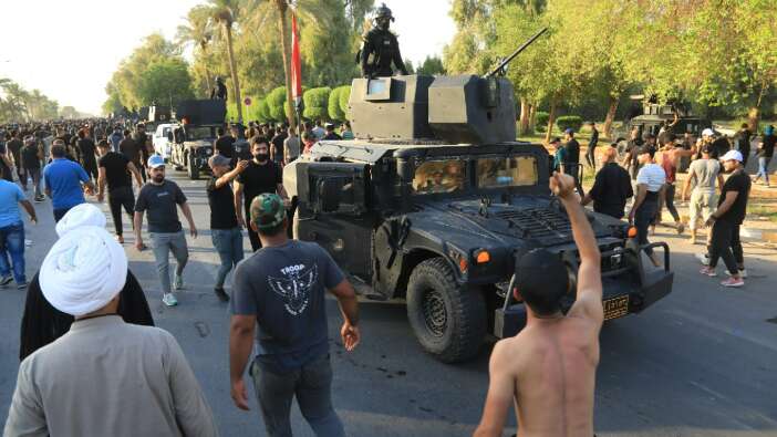 Sadr siyasetten çekildi, Irak karıştı: Ölü ve yaralılar var!