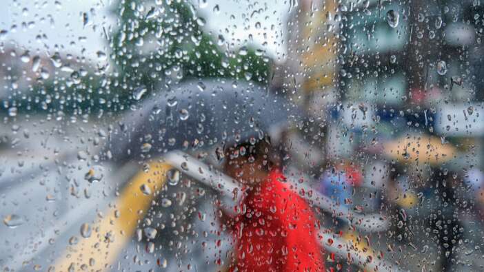 Meteoroloji saat verip uyardı! İstanbul'a sağanak yağış geri geliyor!