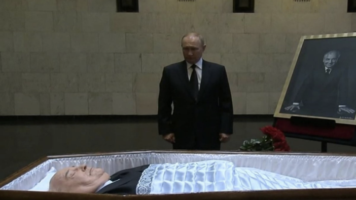 Vladimir Putin, Mihail Gorbaçov'a veda etti