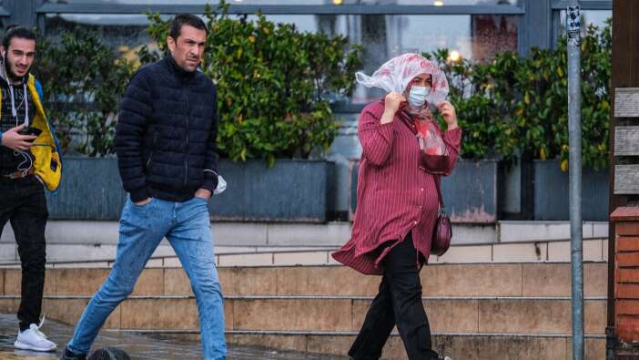 Meteoroloji'den peş peşe uyarı: Kuvvetli rüzgar ve fırtına geliyor! Bu illerde yaşayanlar dikkat...