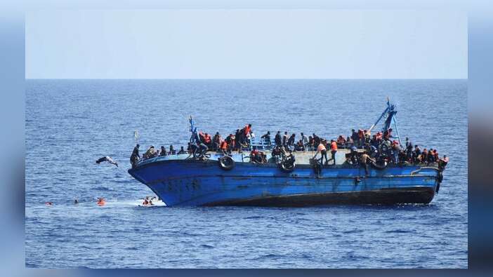 Libya açıklarında 712 mülteci kurtarıldı...