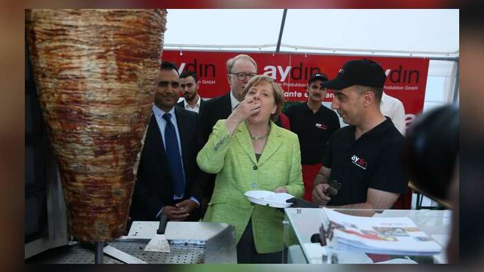 Angela Merkel'in döner keyfi...