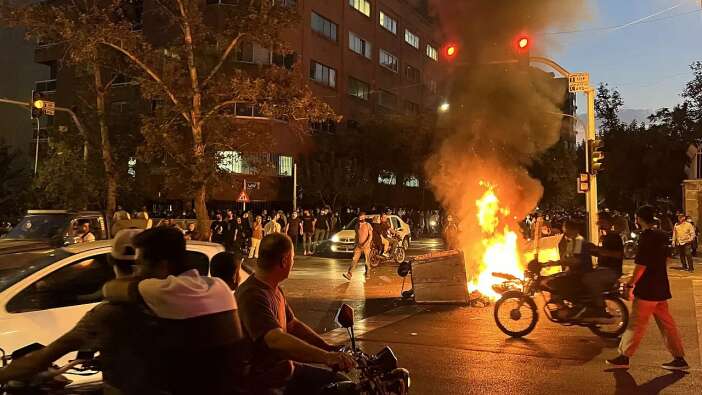 İran'da Mahsa Amini için başlayan gösterilerde 3 kişi hayatını kaybetti!