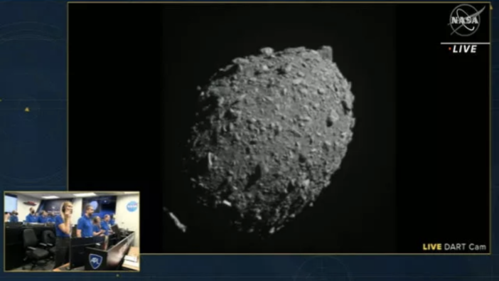 NASA'nın gezegen savunması denemesi canlı yayınlandı: DART uzay aracı asteroide çarptırıldı