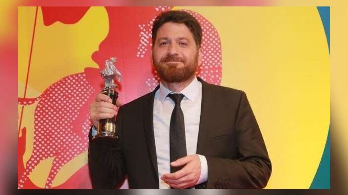 "En İyi Yönetmen" ödülü Sarı Sıcak filmiyle Fikret Reyhan'ın...